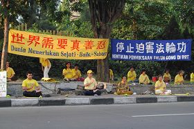 燭光悼念在中國大陸被迫害致死的法輪功學員