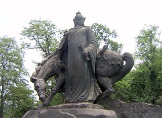 岳飛銅像