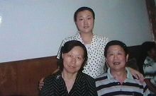 曾經幸福的一家人：劉芝榮、歐允潔及父親