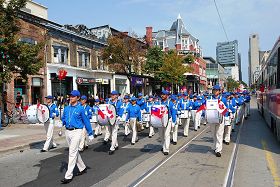 多倫多天國樂團參加社區大遊行