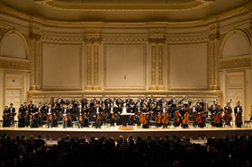 二零一二年十月二十八日，神韻交響樂團在紐約卡內基音樂廳全球首演成功，中西妙合，氣勢恢宏，開創音樂歷史新紀元