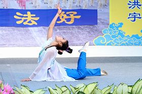曾參加「全世界中國舞舞蹈大賽」的學員表演《天地迎春》