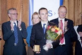瑞典國王獎獲獎者、公司總裁兼經理瓦西柳斯（Vasilios