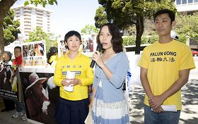 '舊金山學員在中領館前集會，揭露和抗議中共輸出迫害，煽動華人對法輪功的仇恨。'