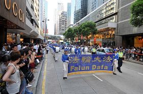'二零一一年七月二十四日，全球聲援法輪功反迫害十二年之際，香港法輪功學員及支持團體舉行集會遊行。'