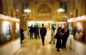 二零一二年十二月十八日至二十一日，真善忍國際美展在英國國會大廈的上層等候大廳舉辦。