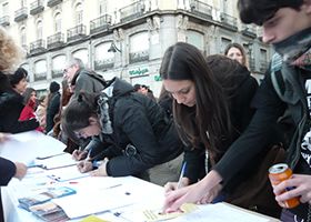 西班牙民眾簽名聲援反迫害