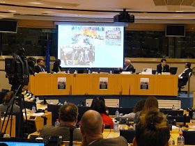 歐洲議會聽證會上播放了揭露中共迫害法輪功的真實圖片。