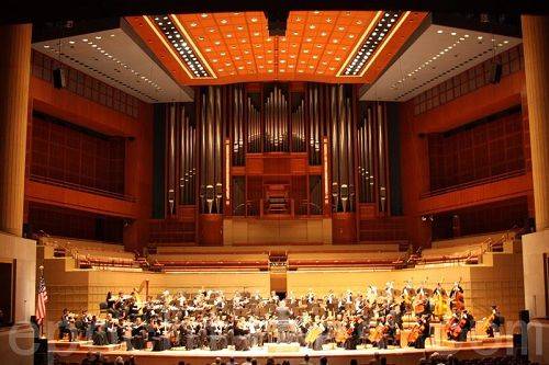 神韻交響樂團在美國德州達拉斯市Meyerson音樂廳演出