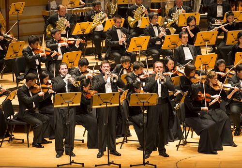 神韻交響樂團在橙縣藝術中心音樂廳的首場演出現場