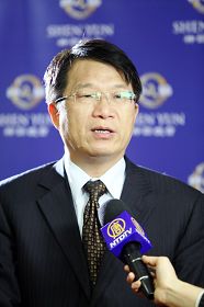 台南市副市長顏純左表示，神韻晚會非常精湛，賦予人們的就是一種感動。