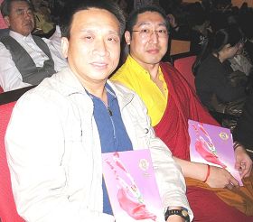 獨立製片人李偉民（左），神韻會把人最真實的內在引發出來。