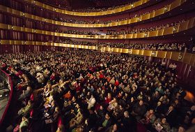 二零一三年四月二十、二十一日在紐約林肯中心大衛寇克劇院的四場演出幾乎場場爆滿。圖為二十一日下午場演出的盛況。