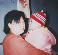 媽媽吳麗梅和緣緣小時候的照片