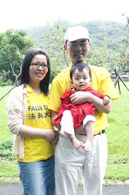 馬來西亞僑生黃明勝與曾靜慧一對年輕夫妻育有一歲兒子家庭幸福和樂