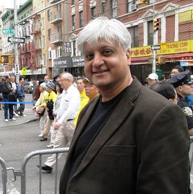印度裔英國人蘇裏傑達觀紐約大遊行了解法輪功真相
