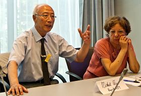 資深媒體人吳葆璋先生（左）和「為人權而行動」協會主席蘭貝蒂女士（右）