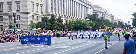 法輪功學員參加二零一三年美國首都獨立日大遊行