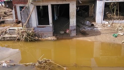 洪水沖過的房屋