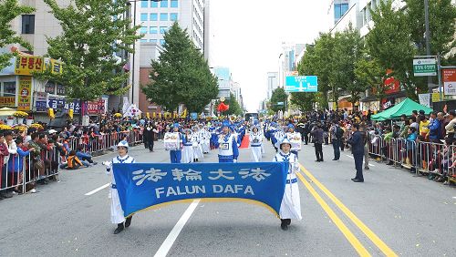 「天國樂團」於十月九日參加韓國光州廣域市舉辦的「忠壯慶典」遊行贏得矚目。