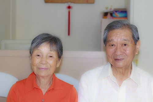 今年已是八十四歲高齡的尤景山夫婦，四年前開始修煉法輪功，身心變化很大。