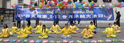 二零一四年五月十日，法輪功學員在倫敦鴿子廣場慶祝即將來臨的世界法輪大法日