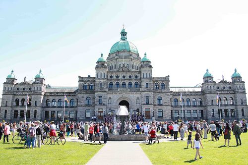 維多利亞市（Victoria）的省議會大廈附近是加拿大西部著名旅遊景點