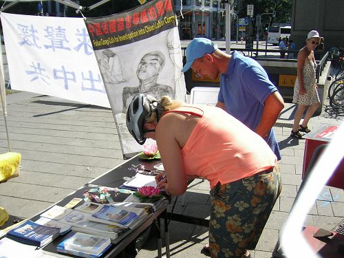 圖2：在慕尼黑的徵簽活動