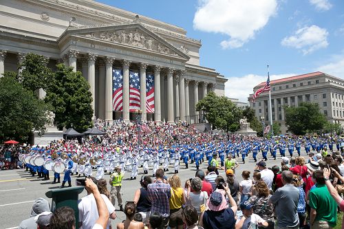 法輪功學員參加二零一四年美國首都獨立日慶祝遊行