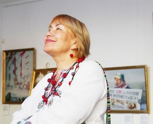 基輔市民拉娜•斯萊文看過畫展後，喜悅之餘當場寫詩，頌讚美展帶來的美好