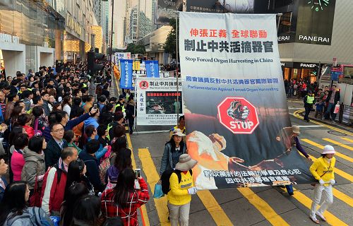香港學員舉辦遊行活動，和平理性反迫害，觸動華人心。