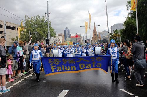 墨爾本法輪大法協會再次受邀參加一年一度的澳大利亞國慶日盛裝大遊行
