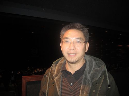 北京移民賴先生，在朋友的介紹下第一次觀看神韻晚會。