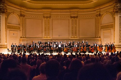 2015年10月10日下午，神韻交響樂團音樂會在紐約卡內基音樂廳演出