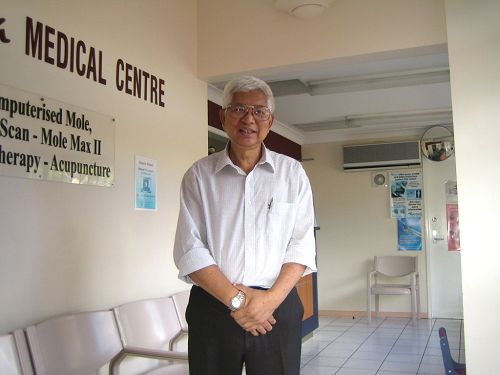 圖：行醫四十年的布里斯本醫生、昆士蘭越南社區領袖布伊（Dr Cuong Bui）