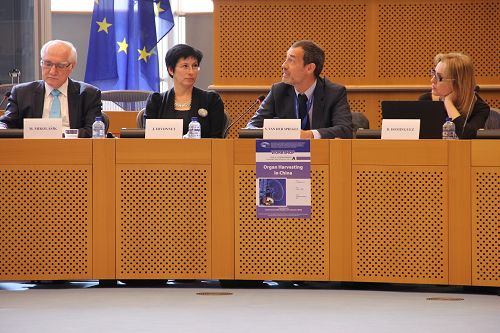 人權小組委員會（DROI）的歐洲議員米羅斯拉夫• 米可拉什科（左一）主持了這次重要會議