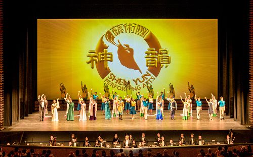 4月21日，神韻紐約藝術團2015年度在日本的7天8場巡演，在東京文化會館落下帷幕。日本觀眾感動連連，紛紛表示期待神韻明年再來，讓更多的日本人共享這份感動。