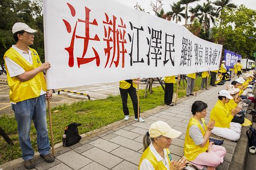 王憲魁在中國大陸是迫害法輪功的責任人之一，連日來在台灣南北，都遇到法輪功學員的抗議。