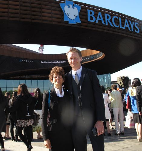 圖：二零一五年五月十四日，來自蘇格蘭的拜費爾德（Rosemary & Stephen Byfield）夫婦再次來參加紐約法會