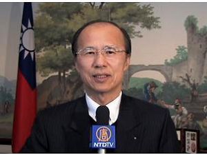 圖10：台灣駐法國代表呂慶龍先生已經是第八次觀賞神韻