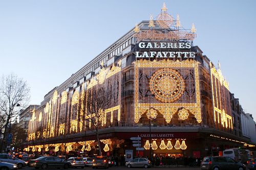 巴黎著名老店拉菲耶大商場