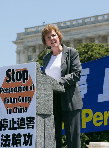圖10：「國防論壇基金會」 主席蘇珊﹒娜肖爾特（Suzanne Scholte）認為，控告迫害元凶江澤民具有很多意義。