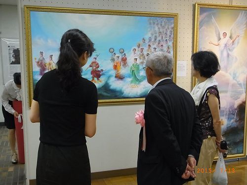圖1-3：「真善忍國際美術展」於二零一五年七月十三日至二十日，在日本靜岡縣靜岡市最繁華商業區的市民展廳展出。