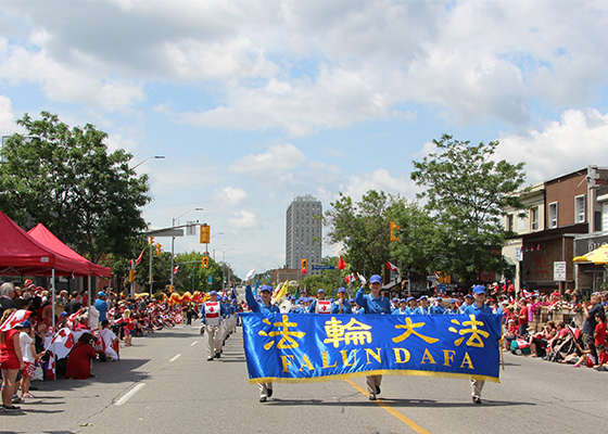 加拿大國慶遊行 華人喜見法輪功