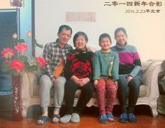 張鴻儒與母親、姐姐、外甥新年合影
