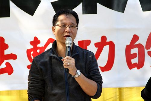 '圖4：支聯會副主席蔡耀昌讚揚法輪功學員多年來堅持以和平理性的方式反迫害，令人敬佩。'