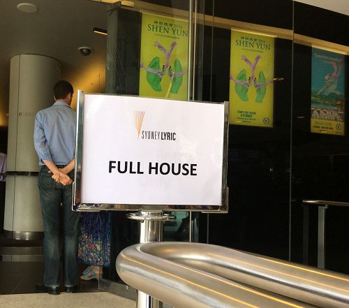 悉尼Lyric劇院少見地掛出票全部售罄的牌子