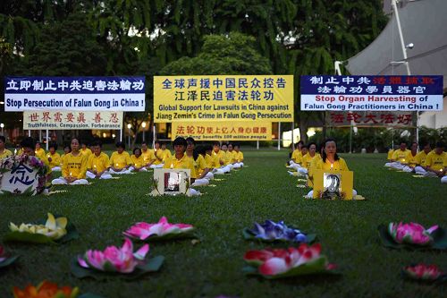 圖4-6：新加坡法輪功學員燭光悼念被中共迫害致死的中國大陸同修。