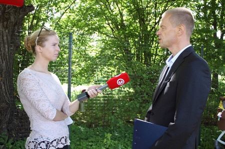 圖3：拉脫維亞電視台國際頻道TV3的記者採訪法輪功學員