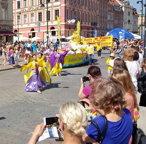 '圖1～6：法輪功學員參與波蘭多元文化節遊行'